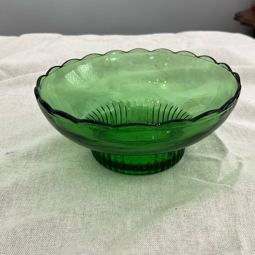 Vintage 1950s E O Brody Co Green Glass Bowl